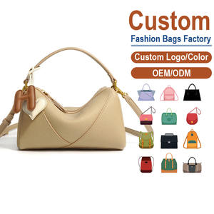 Sac bandoulière en cuir pleine fleur litchi pour femme – Sangle réglable et breloque en forme de cœur, idéal pour le travail et les escapades du week-end - Product Image 1