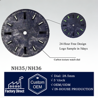Impression de logo sur mesure sur disque de montre avec texture carbone, cadran de montre avec luminescence verte dans le noir pour montre.