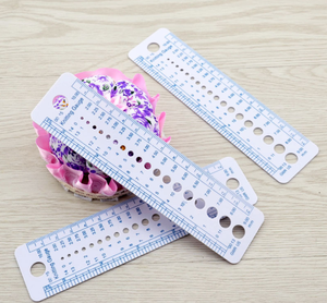 Лидер продаж, пластиковая линейка в форме вязания, инструменты для измерения, измеритель вязальной иглы/измерительная игла, инструмент для свитера - Product Image 2