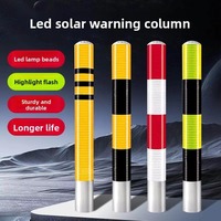 Borne de sécurité routière moderne en acier à énergie solaire, super-réfléchissante, à LED clignotante haute visibilité pour la voirie