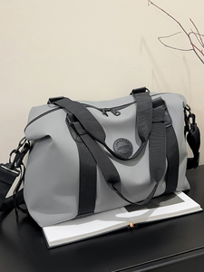 Sac de sport grande capacité personnalisé avec logo, séparation humide/sec, compartiment à chaussures dédié, rangement multifonctionnel pour le yoga - Product Image 4