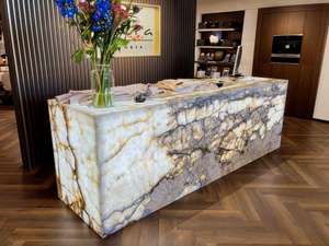 YUSHI Modern lüks doğal taş özelleştirilebilir saydam quarsit mutfak tezgahı Villa otel iç dekorasyon için - Product Image 1