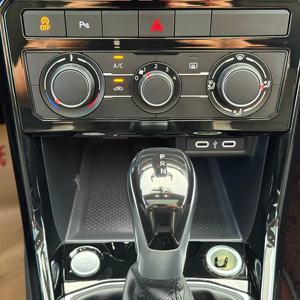 Voiture d'Occasion Volkswagen Tacqua 2023 Full Option VW 200TSI DSG R-Line Smart Link 1.5 MPI Voiture d'Occasion SUV Compact Tacqua Économique - Product Image 5