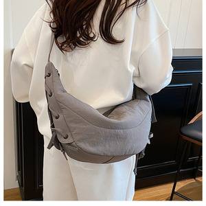 Vente en gros de sacs à bandoulière de voyage vintage <span class=keywords><strong>banane</strong></span> bouffante en nylon imperméable <span class=keywords><strong>sac</strong></span> à bandoulière de luxe décontracté <span class=keywords><strong>matelassé</strong></span> bandelettes boulettes - Product Image 3