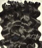 Cabello Remy Rizado Natural de la India sin Procesar del Proveedor, Paquetes de Cabello Humano Natural con Cutícula Alineada de la India, No es un Modelo Permanente