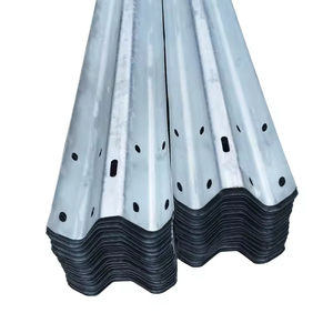 Barrière de sécurité routière en acier galvanisé de type W pour les projets routiers Vision 2030 en Arabie Saoudite |   Exportation directe d'usine - Product Image 1