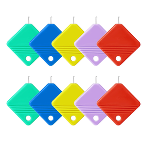 Enhebrador de Agujas Multicolor Rápido para el Hogar, Dispositivo de Enhebrado Cuadrado de Plástico para Agujas de Punch Needle DIY - Product Image 1