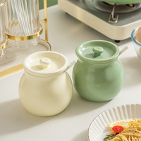 Vente en gros de nouveaux récipients en céramique pour aliments solides, contenants personnalisés pour le miel, les épices, les pots à sel avec couvercle et cuillère