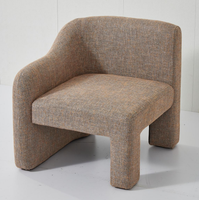 Fauteuil en tissu texturé marron contemporain Chaise de loisirs minimaliste et élégante avec revêtement moderne Caractéristiques
