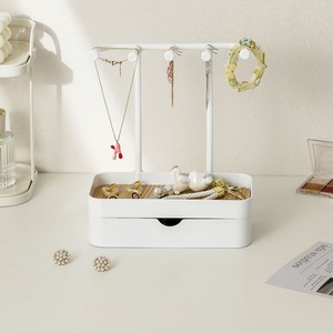 Présentoir portable pour bijoux : support de rangement pour bagues, boucles d'oreilles et colliers, tour à bijoux - Product Image 6