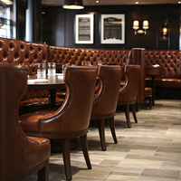 Meubles de restaurant commerciaux, chaise de salle à manger en cuir brun vintage capitonnée, table ronde en bois massif pour bistrot, café, hôtel