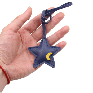 พวงกุญแจ <span class=keywords><strong>Goodnight</strong></span> Stars <span class=keywords><strong>Moon</strong></span> Light รูปพระจันทร์และดวงดาว 3 มิติ  จี้ห้อยกระเป๋าการ์ตูน หนัง PU  เครื่องประดับแฟชั่นสุดสร้างสรรค์สำหรับผู้หญิง - Product Image 1