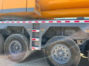 Grúa sobre Camión Usada de 240 Toneladas en Buen Estado de Funcionamiento con Repuestos en Venta - Product Image 3