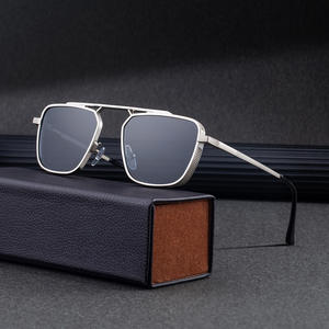 Gafas de sol cuadradas para hombre KSL-98493, montura negra, lentes de PC con protección UV400, bisagras de aleación de zinc con resorte para protección solar al aire libre - Product Image 4