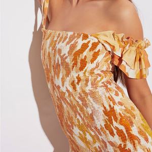 ชุดเดรสสั้นผ้าเรยอนพิมพ์ลายสไตล์รีสอร์ทแบบเปิดไหล่ ผลิตจากโรงงานขายส่ง สวมใส่สบาย รับสั่งทำตามแบบ - Product Image 4