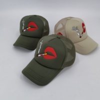Gorra Trucker Deportiva de Malla y Espuma de Cinco Paneles de Alta Calidad con Logotipo Personalizado en Bordado 3D y Serigrafía en Seda con Relieve