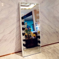 Miroir sur pied moderne en bois Docarelife avec ampoules LED pour chambre à coucher