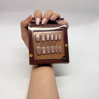 Ongles artificiels courts en forme d'amande avec logo personnalisé, à presser, en gel souple, faits à la main, style French Manucure, vente en gros