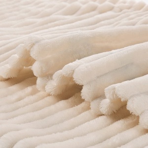 Couverture en polaire de flanelle à rayures moelleuses en peluche douce personnalisée en vrac couverture en polaire solide chaude <span class=keywords><strong>et</strong></span> confortable en gros avec logo personnalisé - Product Image 4
