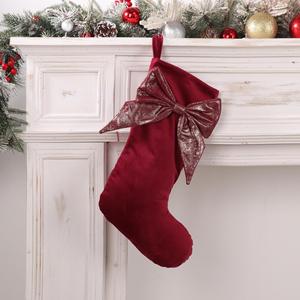 Nouvelles chaussettes de Noël en velours avec nœud décoratif 2026 pour la décoration de fêtes de famille, sacs cadeaux à suspendre à l'arbre de Noël pour bonbons - Product Image 3
