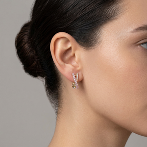 Pendientes de Aro de Oro Amarillo de 14 Quilates con Zafiro Rosa Cultivado en Laboratorio y Diamantes Cultivados en Laboratorio en Engaste Micro Pavé, Joyería Fina de Lujo para Mujer - Product Image 1