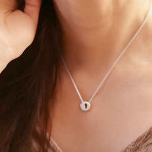 Collar de Acero Inoxidable con Letra D de 1 cm de un Solo Lado - Product Image 2