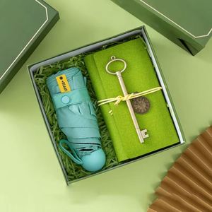 Ensemble cadeau de parapluie et carnet personnalisés - Logos personnalisés pour la fête des pères, la Saint-Valentin, les mariages et les événements d'entreprise - Product Image 1