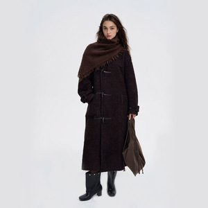 Bufanda de mezcla de lana con logo personalizado, borlas y flecos, chal triangular grande, para otoño e invierno, venta al por mayor directa de fábrica - Product Image 3