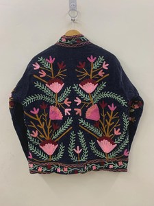 Suzani de Terciopelo Hecho a Mano, Bordado con Motivos Florales y Animales, Botones de Algodón, Transpirable, Ecológico, Estilo Vintage Bohemio, Unisex, Boutique - Product Image 4