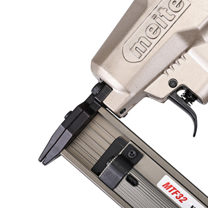 เครื่องเย็บรั้วลม ปืนยิงตะปูลม อุปกรณ์ตกแต่งเฟอร์นิเจอร์โซฟาสำหรับงานอุตสาหกรรม - Product Image 2