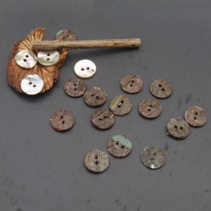 Nút vỏ bào ngư xanh tự nhiên với 2 lỗ nút áo tròn phẳng - Product Image 4