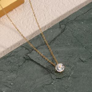 Kalung Liontin Bentuk Mahkota Kristal Berkilau AAA Zircon, Lapisan Emas 18K, Bahan Stainless Steel, Desain Perhiasan - Product Image 5