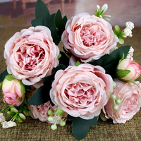 Bouquet de roses artificielles réalistes et parfumées en plastique souple pour mariage, style naturel moderne haute simulation, idéal pour l'exportation transfrontalière