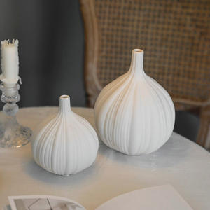 Nordic semplice ceramica vaso a forma di aglio decorazione della casa mobili creativi per la decorazione moderna - Product Image 4