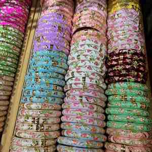 Brazalete Ajustable de Esmalte Floral para Mujer, Patrón de Flores Coloridas, Regalo para Mejores Amigas y Damas de Honor, Hecho de Aleación de Zinc - Product Image 2