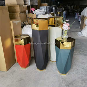 Vase à fleurs sur pied en or moderne <span class=keywords><strong>de</strong></span> luxe, décoration d'intérieur, pots à fleurs décoratifs hauts pour l'<span class=keywords><strong>extérieur</strong></span>, élégant <span class=keywords><strong>pot</strong></span> en métal pour jardin, pour une utilisation en intérieur - Product Image 6