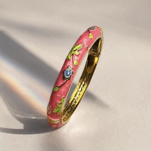 กำไลข้อมือผู้หญิงแบบเปิดลายดอกไม้สไตล์เรโทรประดับเพชรเคลือบโลหะผสมชุบทองแบบวินเทจสไตล์จีน - Product Image 6