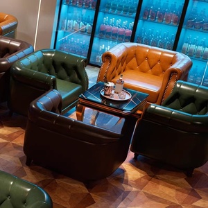 Canapé Chesterfield en cuir capitonné pour bar à whisky ou salon - Product Image 4