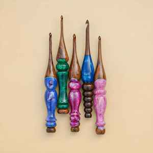 Premium Resin And Wooden <b>Crochet</b> <b>Hooks</b> Ergonomic Design Smooth Surface Perfect For Yarn Knitting DIY Crafts And Handmade Project - Product Image 4