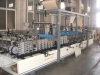 Machine d'enveloppement de profilés à colle thermofusible PUR pour la couverture de surface des profilés en UPVC, bois, MDF et aluminium des portes et fenêtres