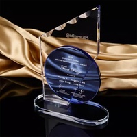 Trophée en verre optique transparent en gros, plaque en cristal bleu, trophée fait main, souvenir d'amour, récompense, cadeau gravé avec le LOGO de l'entreprise