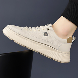 One She White Chunky Sneakers, chaussures de marche pour hommes en cuir de vache à bout rond, antidérapantes, avec doublure en maille, style décontracté printemps automne - Product Image 4