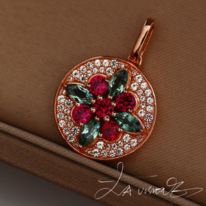 Colgante de la Serie Counterattack, Vintage, Aleación de Plata 925 con Incrustaciones de Cristal y Diamantes de Imitación, Invierno 2023, Unisex - Product Image 3