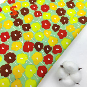 ผ้าฝ้ายออร์แกนิค Liberty ทอลายป๊อปลิน พิมพ์ลายดอกไม้เล็กๆ สีเขียวอ่อน น้ำหนักปานกลาง เหมาะสำหรับชุดกระโปรงเด็กผู้หญิง - Product Image 3