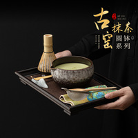 Coffret Cadeau de Thé Matcha Huit Pièces en Céramique de Four Ancien, Incluant Chawan, Chasen et Support pour Fouet à Matcha de Style Japonais