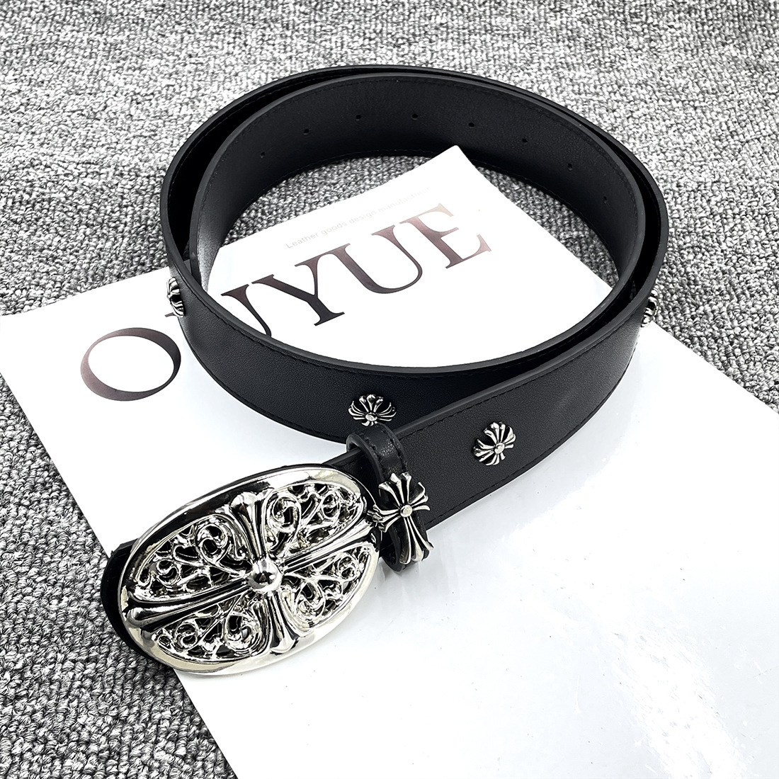 Ceinture langrisser noire à rivets croisés ovales 8 étoiles, 110cm de long, 3.7cm