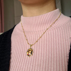 NZ1504 Collier plaqué or 18 ct CZ Saint Enfant Divin Jésus et la Vierge <span class=keywords><strong>Marie</strong></span> Cadeau catholique, Collier personnalisé Médaille Madone - Product Image 6