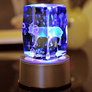 Cubo de cristal K9 con láser 3D, Rosa, con base LED decorativa, pisapapeles - Product Image 4