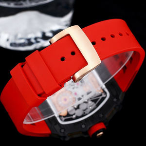 Montre de Haute Horlogerie au Design Léger en Fibre de Carbone, Contraste Luxe, Mécanique, Innovation Artistique et Structurelle - Product Image 6