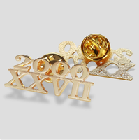 Badge de conception de mode personnalisé, broche papillon creuse en métal, épinglette lettre, badge de revers en émail, badge d'identification scolaire ou d'entreprise avec chaîne